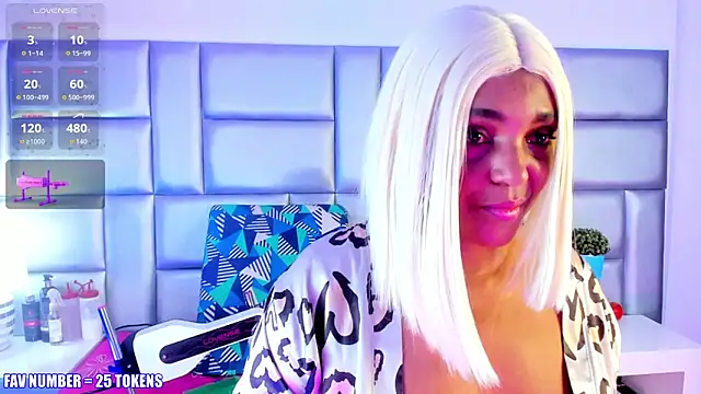 Snapshot of LovelyNickii chatting on 11/20/25, 01:00 LovelyNickii online show from 11/20/25, 01:00