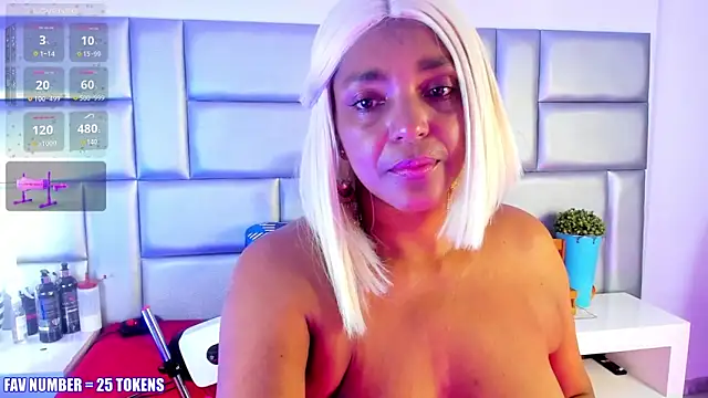 Snapshot of LovelyNickii chatting on 11/23/25, 01:22 LovelyNickii online show from 11/23/25, 01:22