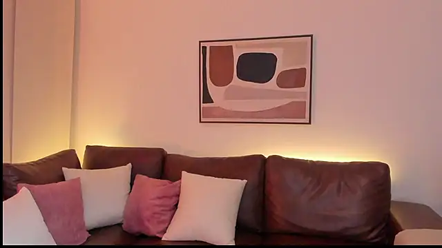 Snapshot of NoaLuxury chatting on 11/10/25, 01:48 NoaLuxury online show from 11/10/25, 01:48