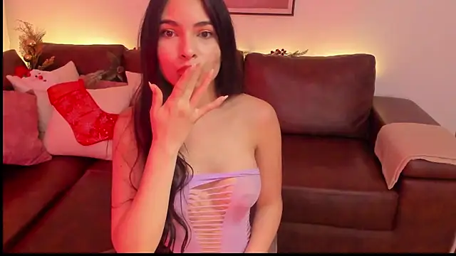 Snapshot of NoaLuxury chatting on 11/30/25, 02:15 NoaLuxury online show from 11/30/25, 02:15