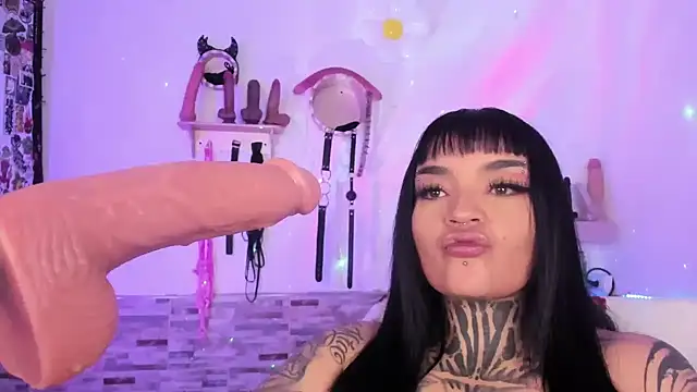 amyswallow7 online show from 02/11/26, 01:16