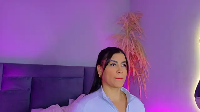 Snapshot of AlynAllen chatting on 03/08/26, 02:43 AlynAllen online show from 03/08/26, 02:43