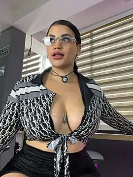 Snapshot of AlynAllen chatting on 04/19/26, 06:43 AlynAllen online show from 04/19/26, 06:43