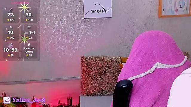 Snapshot of Luxury_Woman chatting on 03/18/26, 04:04 Luxury Woman online show from 03/18/26, 04:04