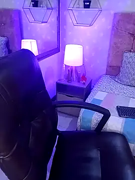 Snapshot of Elise-Leyton chatting on 02/14/25, 06:51 Elise-Leyton online show from 02/14/25, 06:51