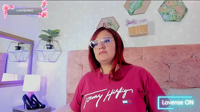 Snapshot of Elise-Leyton chatting on 03/10/25, 01:32 Elise-Leyton online show from 03/10/25, 01:32