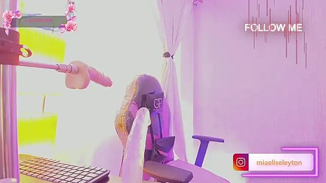 Snapshot of Elise-Leyton chatting on 09/12/25, 02:39 Elise-Leyton online show from 09/12/25, 02:39