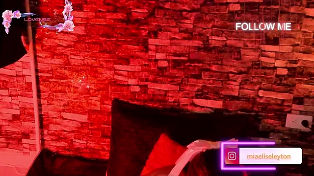 Snapshot of Elise-Leyton chatting on 09/25/25, 07:39 Elise-Leyton online show from 09/25/25, 07:39