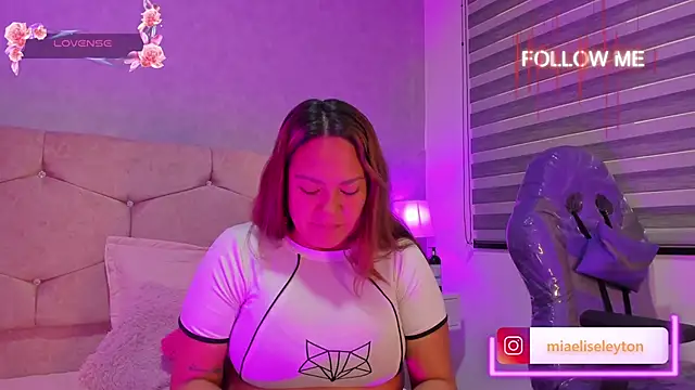 Snapshot of Elise-Leyton chatting on 09/26/25, 03:38 Elise-Leyton online show from 09/26/25, 03:38