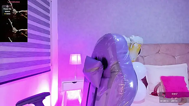 Snapshot of Elise-Leyton chatting on 10/03/25, 08:06 Elise-Leyton online show from 10/03/25, 08:06