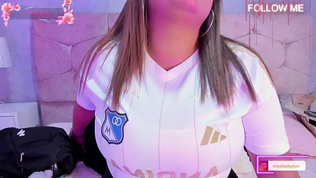 Snapshot of Elise-Leyton chatting on 10/29/25, 09:05 Elise-Leyton online show from 10/29/25, 09:05