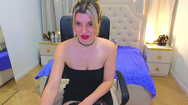 Snapshot of M_I_A_M_I_A chatting on 02/03/25, 11:20 M I A M I A online show from 02/03/25, 11:20