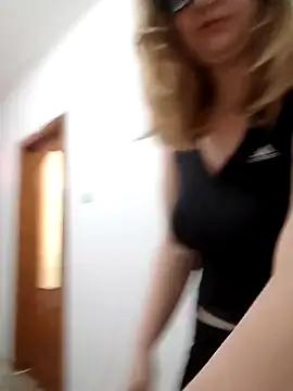 Snapshot of blondaf chatting on 03/14/25, 05:27 blondaf online show from 03/14/25, 05:27