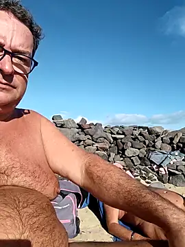 Snapshot of MountJohnXL chatting on 12/17/25, 03:29 MountJohnXL online show from 12/17/25, 03:29