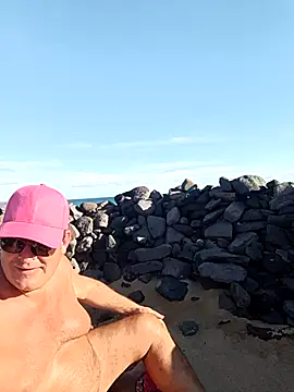 Snapshot of MountJohnXL chatting on 12/18/25, 04:13 MountJohnXL online show from 12/18/25, 04:13