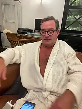 Snapshot of MountJohnXL chatting on 04/12/26, 10:37 MountJohnXL online show from 04/12/26, 10:37