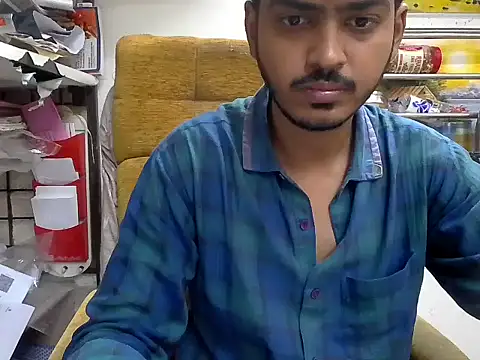 cute modell online show from 09/19/25, 12:50