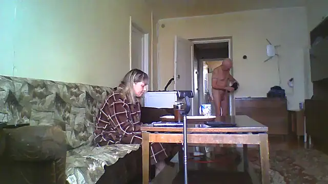 Snapshot of LoverCoupxl chatting on 09/27/25, 07:35 LoverCoupxl online show from 09/27/25, 07:35