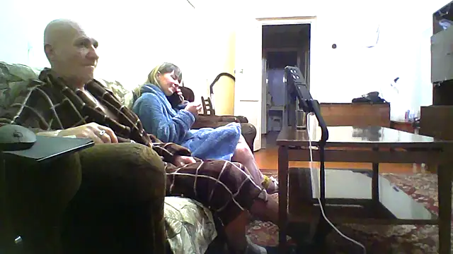 Snapshot of LoverCoupxl chatting on 12/20/25, 02:02 LoverCoupxl online show from 12/20/25, 02:02