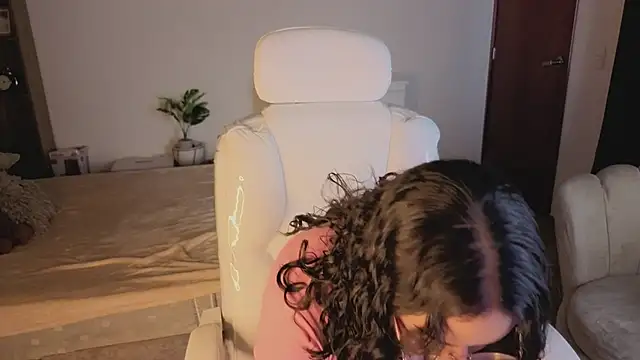 Renaxi Smith online show from 12/13/25, 07:53