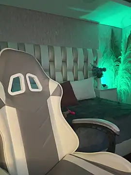 Snapshot of Sara__collins__ chatting on 12/20/25, 12:12 Sara collins online show from 12/20/25, 12:12