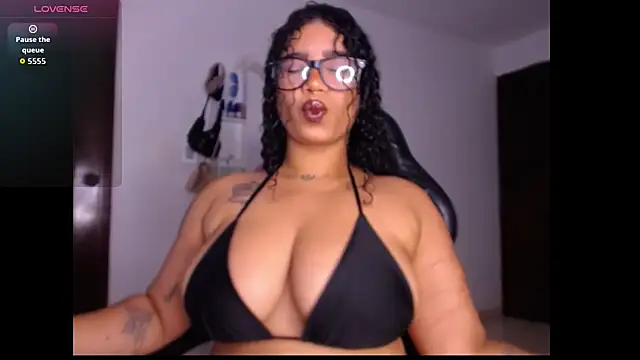 leslycarsson online show from 11/21/25, 12:54