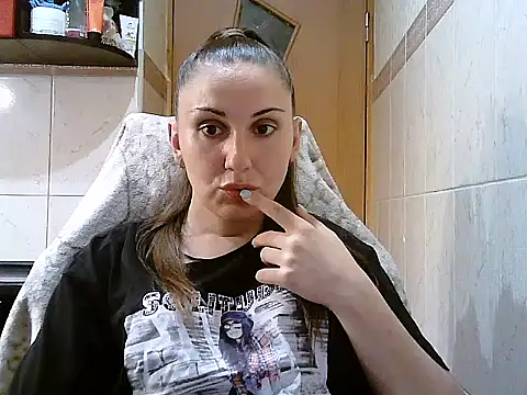 Snapshot of Yuliia30 chatting on 07/08/26, 04:11 Yuliia30 online show from 07/08/26, 04:11