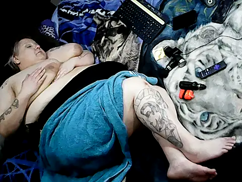 Snapshot of BBC_Dominates_BBW chatting on 01/22/25, 02:59 BBC Dominates BBW online show from 01/22/25, 02:59