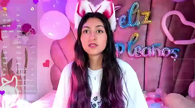 Snapshot of sweetfoxy_17 chatting on 02/17/25, 09:30 sweetfoxy 17 online show from 02/17/25, 09:30