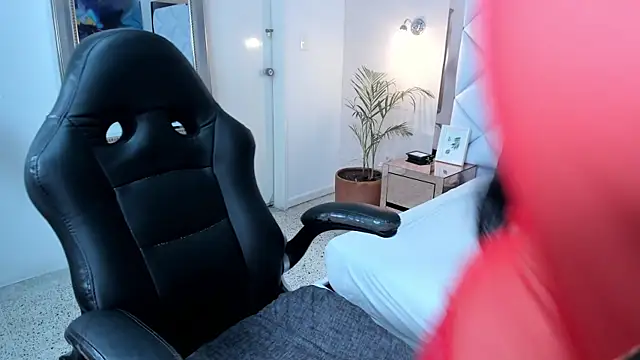 Snapshot of renatarussel chatting on 03/11/25, 05:35 renatarussel online show from 03/11/25, 05:35