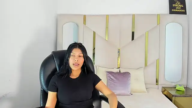 Salmaportman69 online show from 02/07/26, 02:21