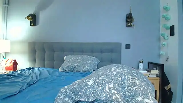 Snapshot of KattyFR chatting on 10/27/25, 07:56 KattyFR online show from 10/27/25, 07:56