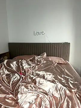 Snapshot of anna_elfi chatting on 10/18/25, 10:16 anna elfi online show from 10/18/25, 10:16