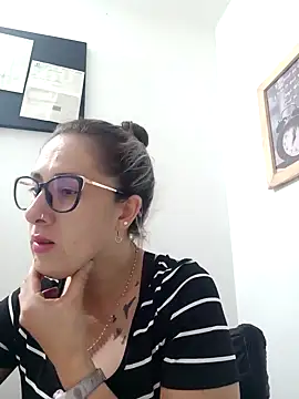 Snapshot of CHARLOTTE_1711 chatting on 02/01/25, 04:24 CHARLOTTE 1711 online show from 02/01/25, 04:24