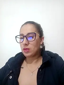 Snapshot of CHARLOTTE_1711 chatting on 02/15/25, 03:20 CHARLOTTE 1711 online show from 02/15/25, 03:20