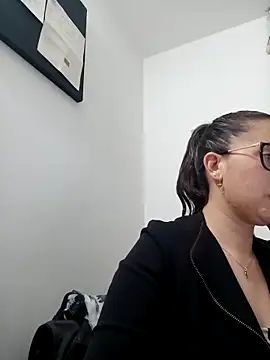 Snapshot of CHARLOTTE_1711 chatting on 02/25/25, 02:36 CHARLOTTE 1711 online show from 02/25/25, 02:36