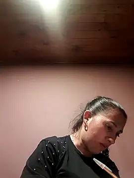 Snapshot of CHARLOTTE_1711 chatting on 09/17/25, 04:58 CHARLOTTE 1711 online show from 09/17/25, 04:58