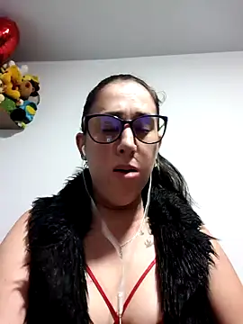 Snapshot of CHARLOTTE_1711 chatting on 10/24/25, 03:36 CHARLOTTE 1711 online show from 10/24/25, 03:36