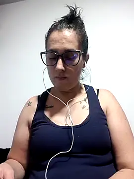 Snapshot of CHARLOTTE_1711 chatting on 11/08/25, 04:12 CHARLOTTE 1711 online show from 11/08/25, 04:12