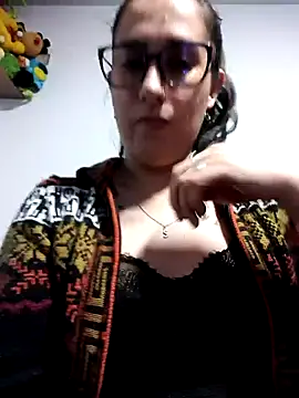 Snapshot of CHARLOTTE_1711 chatting on 11/12/25, 04:35 CHARLOTTE 1711 online show from 11/12/25, 04:35