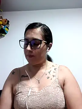 Snapshot of CHARLOTTE_1711 chatting on 11/19/25, 03:28 CHARLOTTE 1711 online show from 11/19/25, 03:28