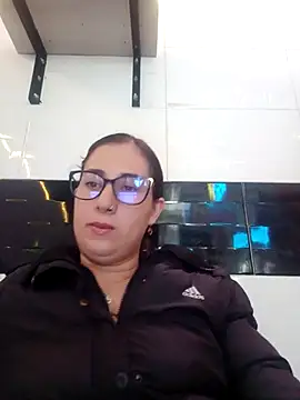 Snapshot of CHARLOTTE_1711 chatting on 12/17/25, 08:37 CHARLOTTE 1711 online show from 12/17/25, 08:37