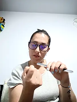 Snapshot of CHARLOTTE_1711 chatting on 01/17/26, 04:39 CHARLOTTE 1711 online show from 01/17/26, 04:39