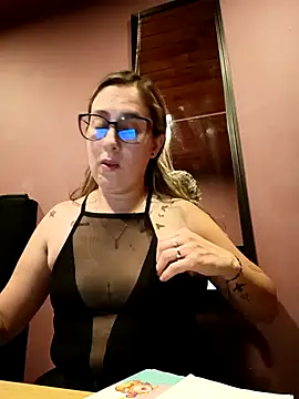 Snapshot of CHARLOTTE_1711 chatting on 04/08/26, 12:43 CHARLOTTE 1711 online show from 04/08/26, 12:43