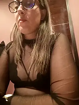 Snapshot of CHARLOTTE_1711 chatting on 04/10/26, 03:34 CHARLOTTE 1711 online show from 04/10/26, 03:34