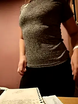 Snapshot of CHARLOTTE_1711 chatting on 04/13/26, 03:23 CHARLOTTE 1711 online show from 04/13/26, 03:23