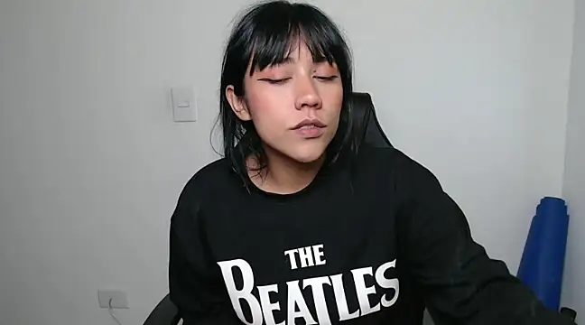 juli love11 online show from 01/23/25, 10:33