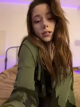 Snapshot of Mary_Leaf chatting on 02/06/25, 12:22 Mary Leaf online show from 02/06/25, 12:22