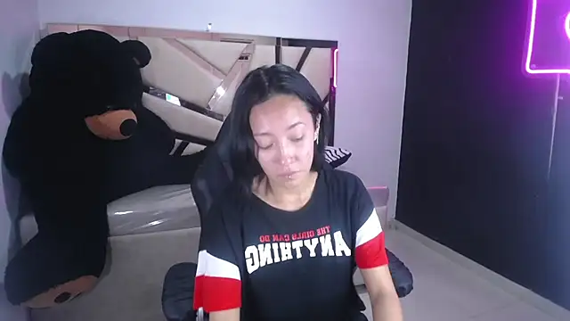 Snapshot of victoria_ricci_a chatting on 03/06/25, 04:38 victoria ricci a online show from 03/06/25, 04:38