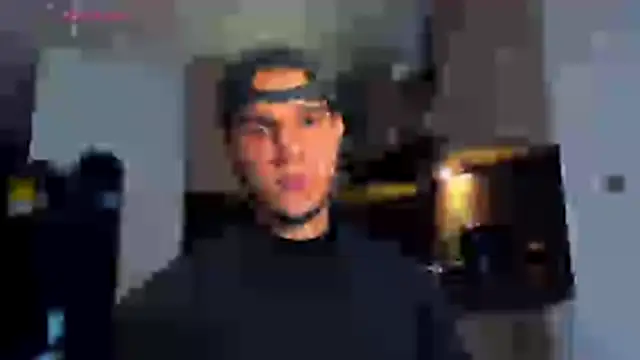 Snapshot of austinoficial chatting on 04/21/26, 11:07 austinoficial online show from 04/21/26, 11:07
